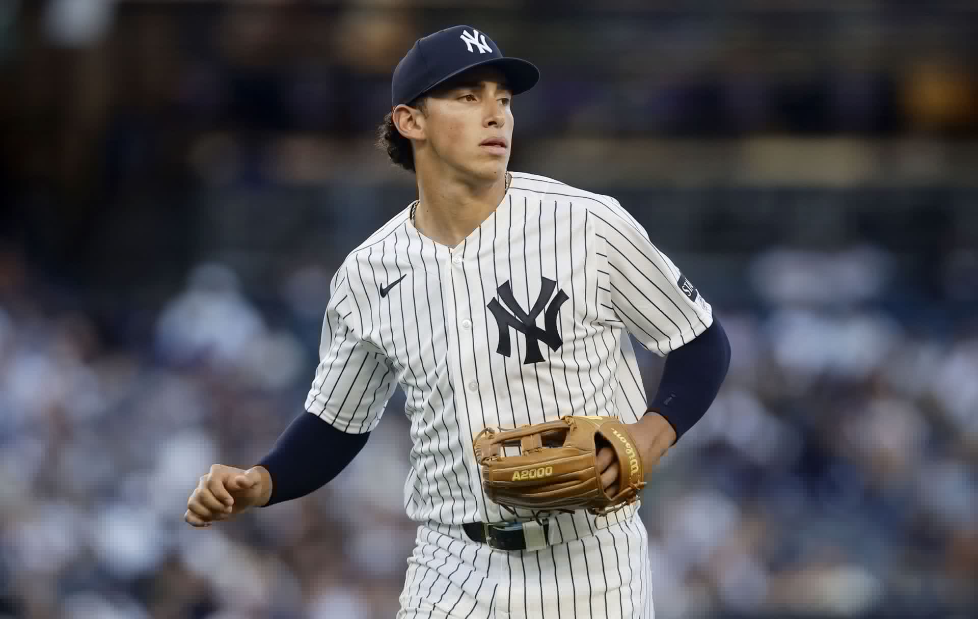 "Next Derek Jeter";"Anthony Volpe is done" - Fans go wild over George Lombard Jr.'s jaw-dropping barehanded play in Yankees vs Mariners