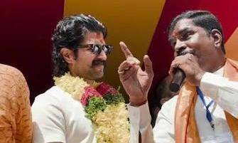 Vijay Devarakonda Visits Mahankali Temple