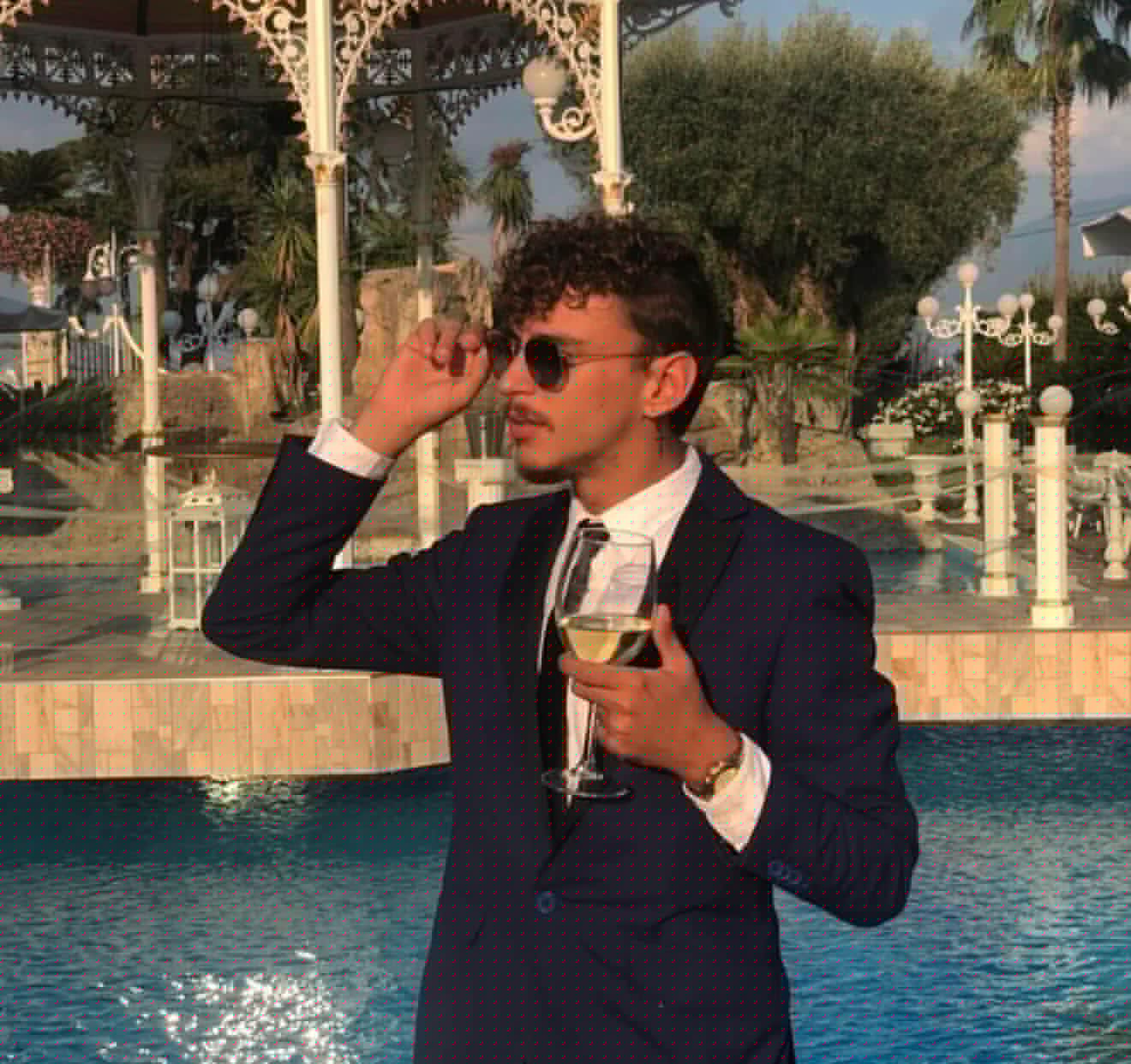 Capaccio, ragazzo trovato morto in piscina: carabinieri al lavoro