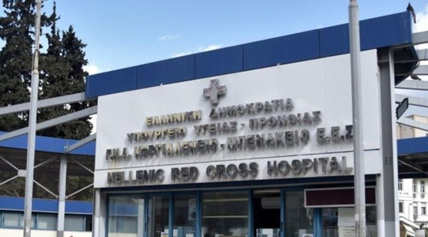 I kërkoi të qetësohej, infermierja sulmohet barbarisht në urgjencë/ Pacienti i shkul flokët dhe e përplas pas dere, rojet nuk ndërhynë