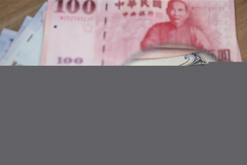 U.S. dollar closes lower on Taipei forex market