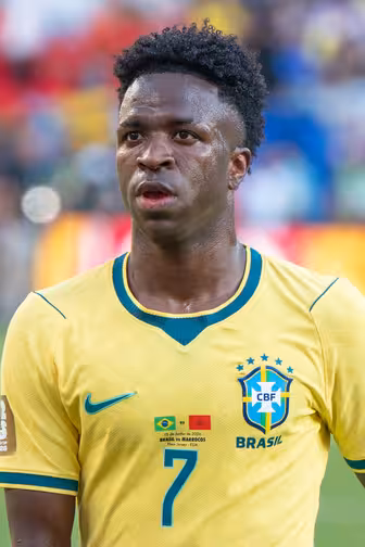 Arsenal abandona busca por Vinícius Júnior após renovação com Real Madrid