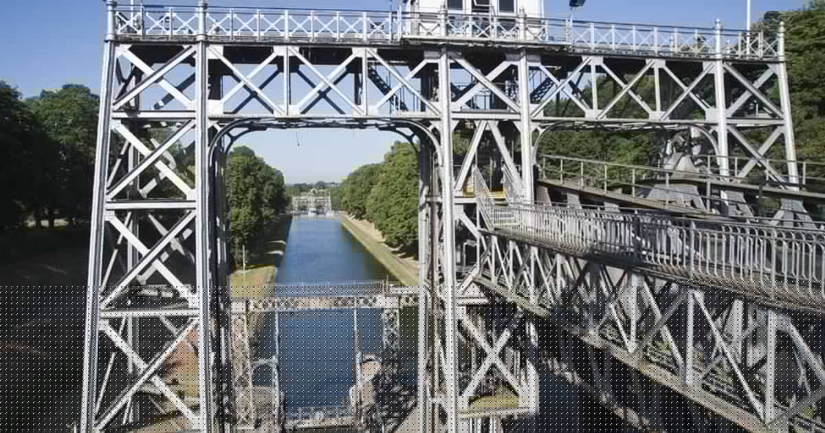 The Four Lifts on the Canal du Centre and their Environs, La Louvière and Le Roeulx (Hainaut)