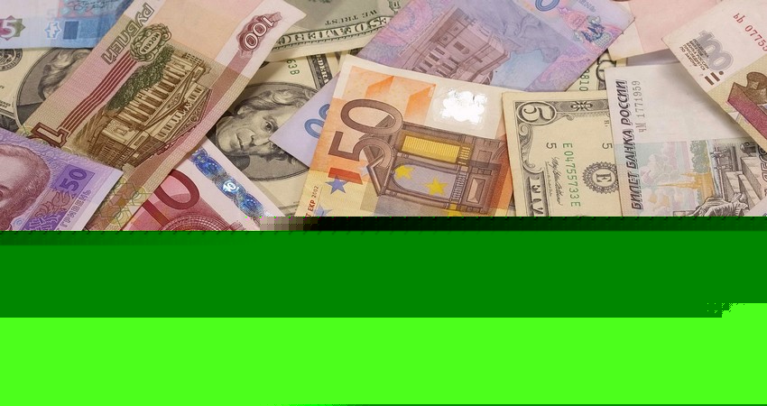 Рубль устойчиво дешевеет, тенге идет в&nbsp;рост: курс валют на&nbsp;12&nbsp;августа