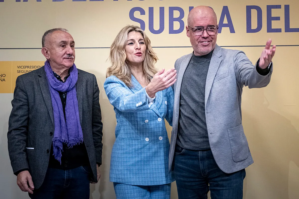 Gobierno y sindicatos pactan subir el salario mínimo a 1.221 euros, sin apoyo de CEOE