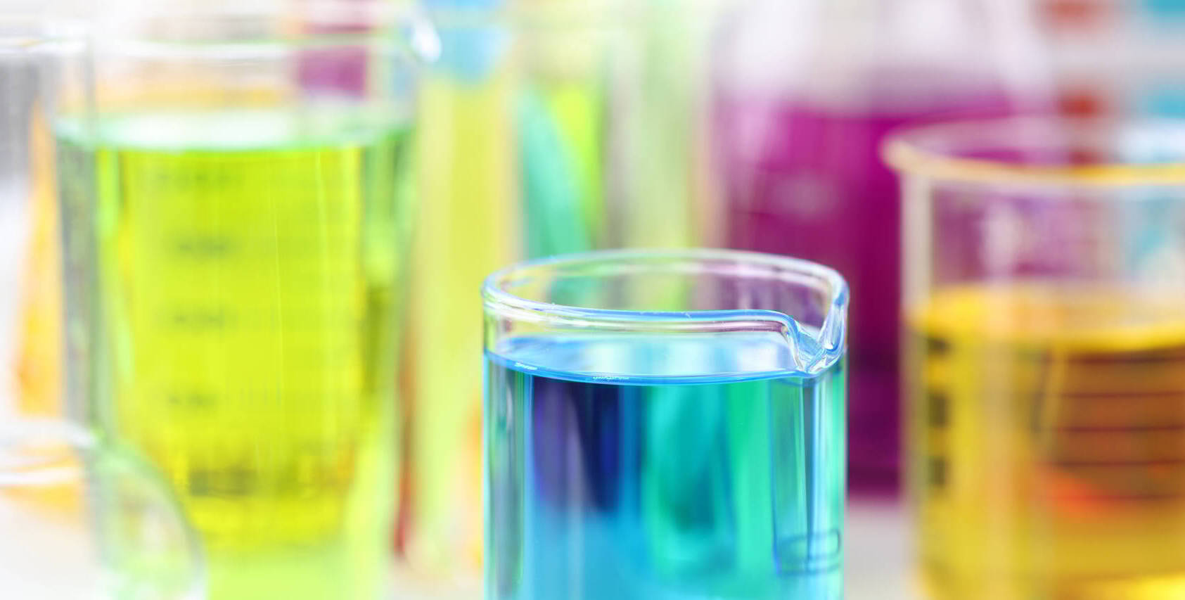 Sustainable methanol production from wet biomass under mild conditions