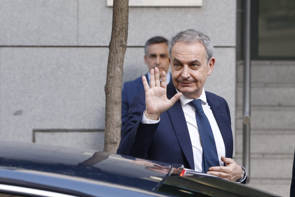 Zapatero ho nega tot i diu que les joies milionàries eren “un regal de cortesia”