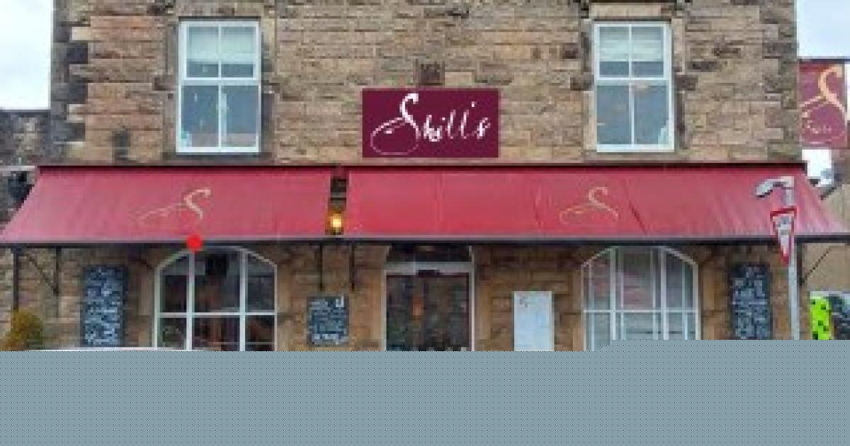 Restaurant and delicatessen apply to alter signage on well known town building