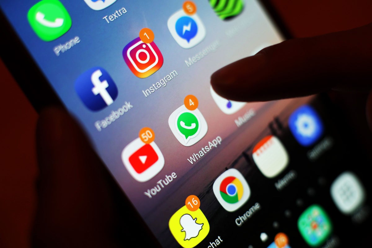 Struggling pupils most likely to have negative phone experiences – study