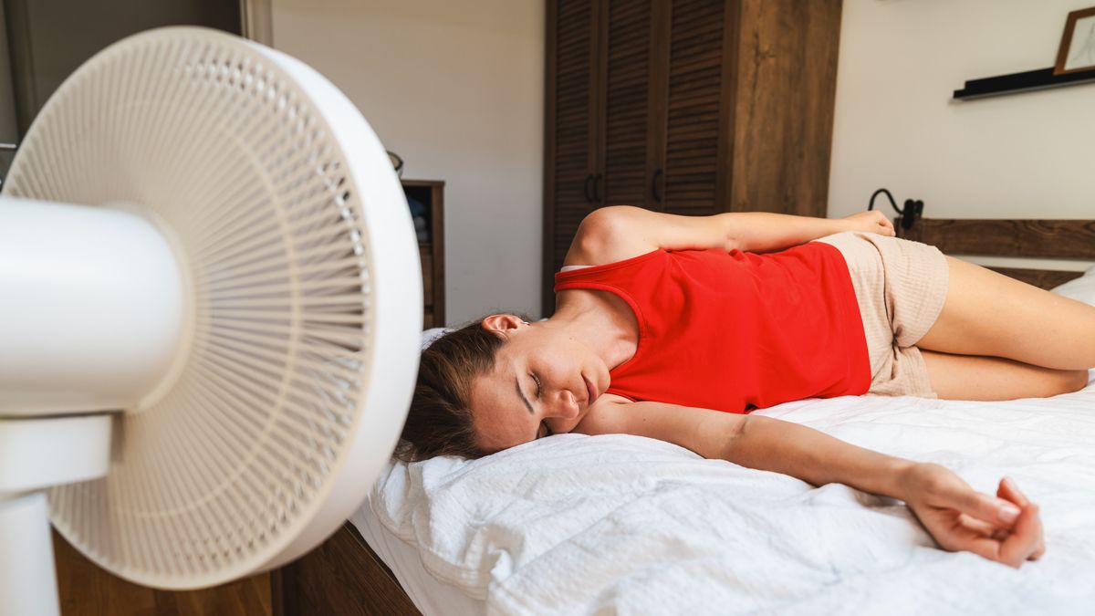 Sleep scientist urges everyone to ‘avoid’ one thing before bed during heatwave