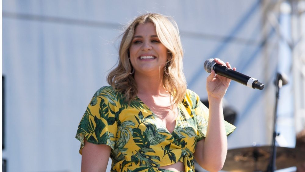 Lauren Alaina shares the song ‘Little Things’ in honor of her late father