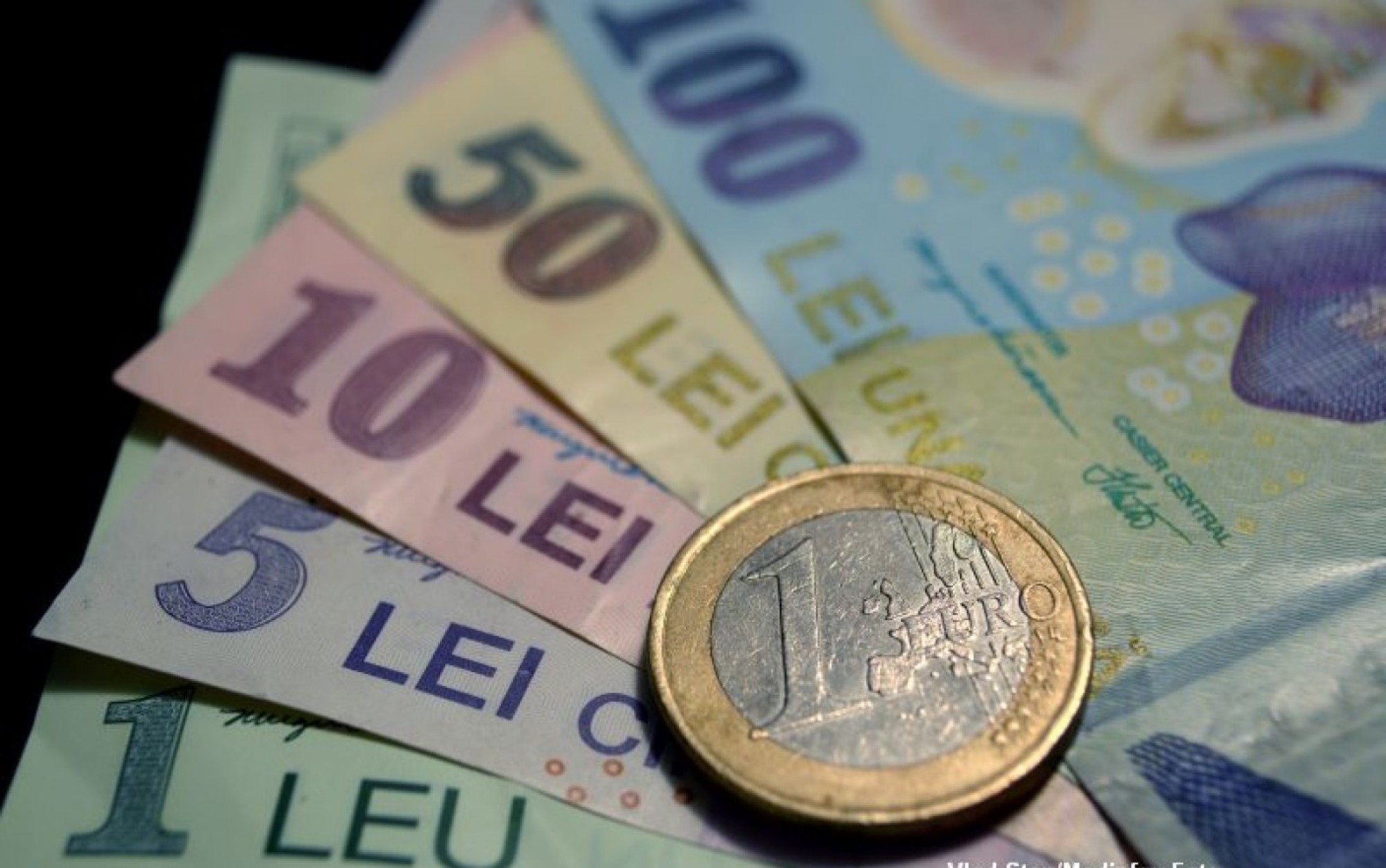 Anul 2026, între inflație și decizii-cheie: banii ținuți cash pierd, iar refinanțarea și imobiliarele devin soluții de protecție