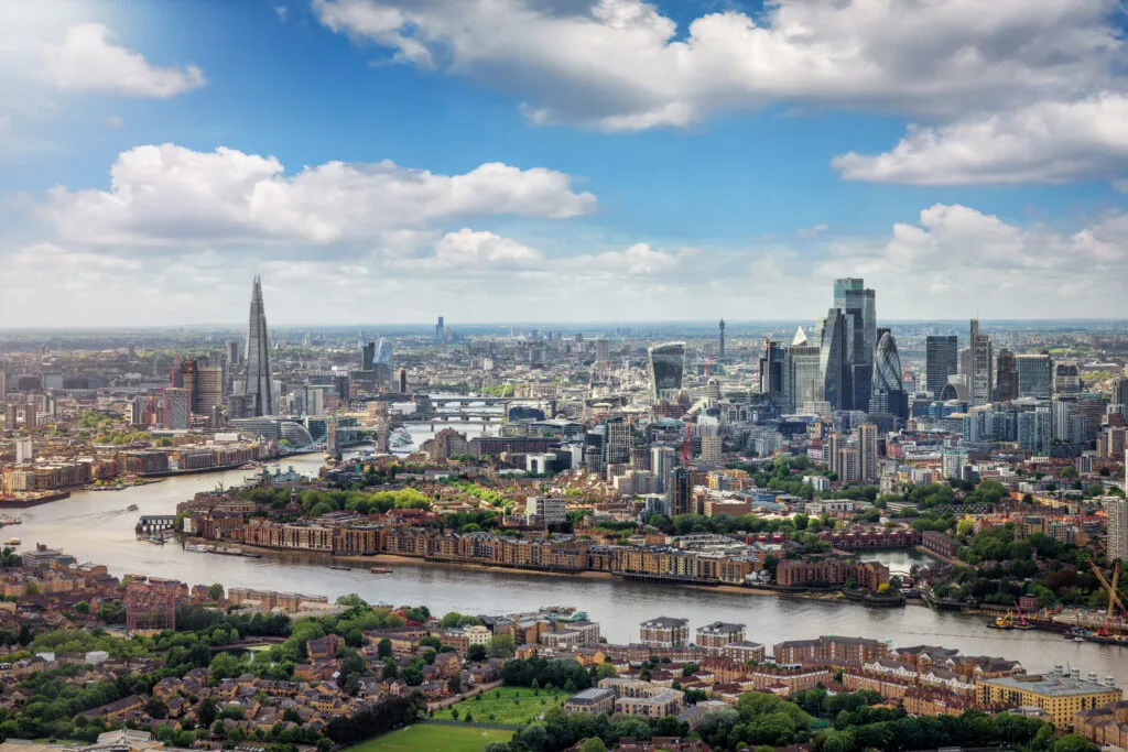 UK commercial property edging towards a recovery, RICS finds