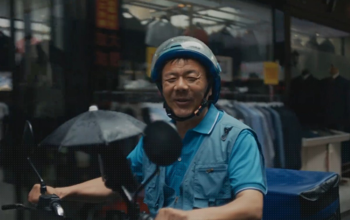 There once was a man from Kunshan. Who writes poems as much as he can. He delivered some fries and wrote a few rhymes and won the Lu Xun literature prize [Cool]