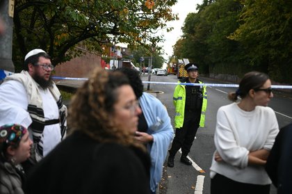 Atacatorul din Manchester purta o vestă explozivă, susţine poliţia britanică
