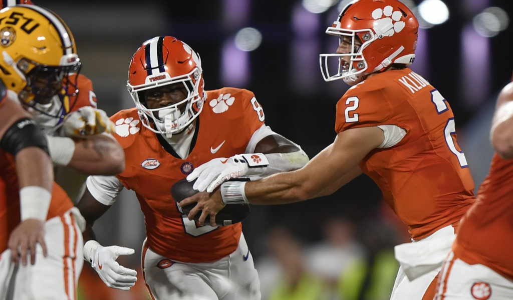 Swinney Evaluates Klubnik’s Effectiveness In Zone-Read Plays