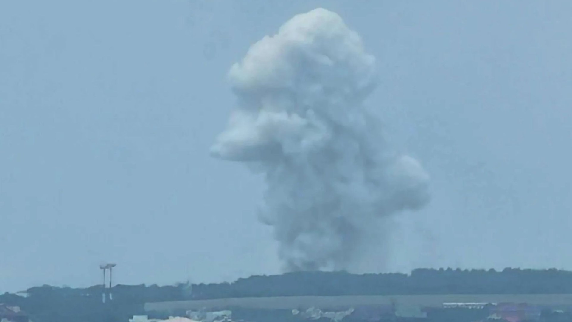 Ukraine ‘destroys air defences’ around Putin’s £1billion Black Sea palace leaving tyrant’s retreat ‘unprotected’