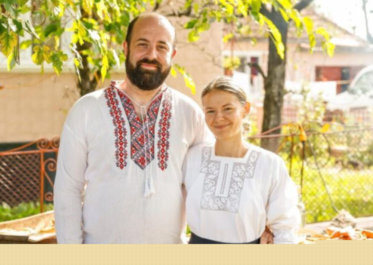 A renunțat la munca de corporatist în Cluj și cultivă legume în Maramureș / Vinde la piață, iar surplusul îl procesează, păstrând gustul și farmecul rețetelor vechi
