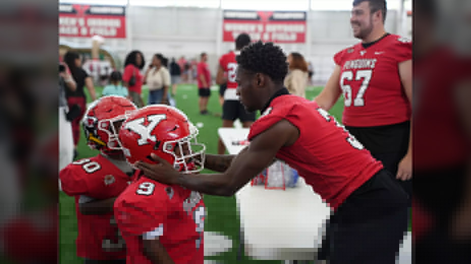 Fans Can Meet YSU Football Players at Campus Event