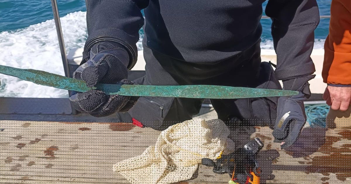 Divers discover ancient Bronze Age sword off the coast of England