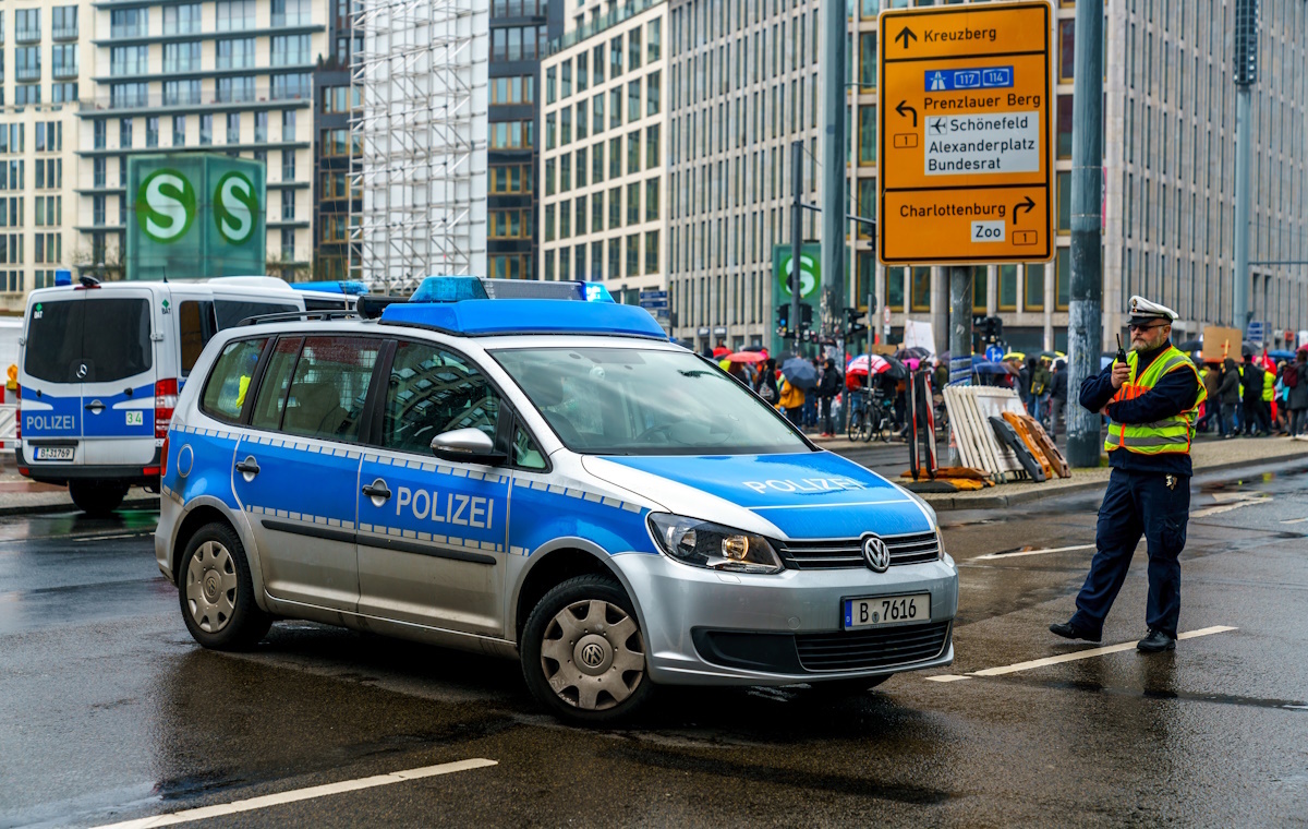 W Berlinie zatrzymano trzech członków Hamasu. Kupowali broń