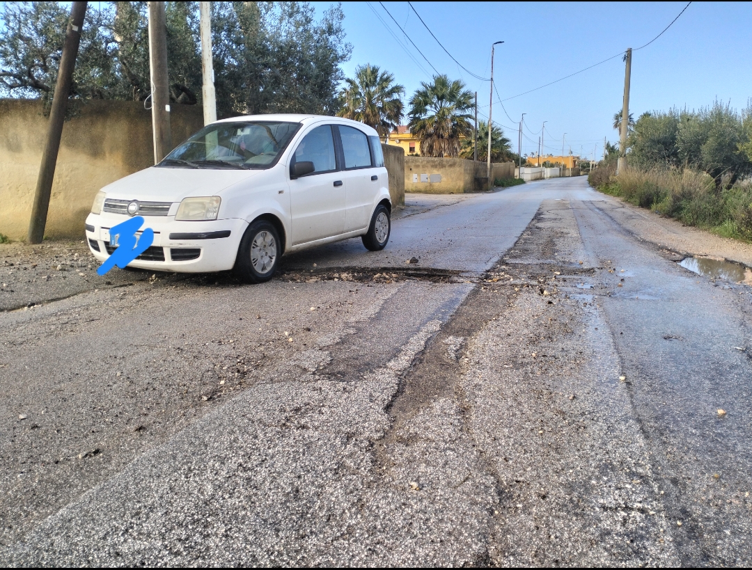 Marsala, voragini in contrada Casazze: la strada preoccupa i cittadini