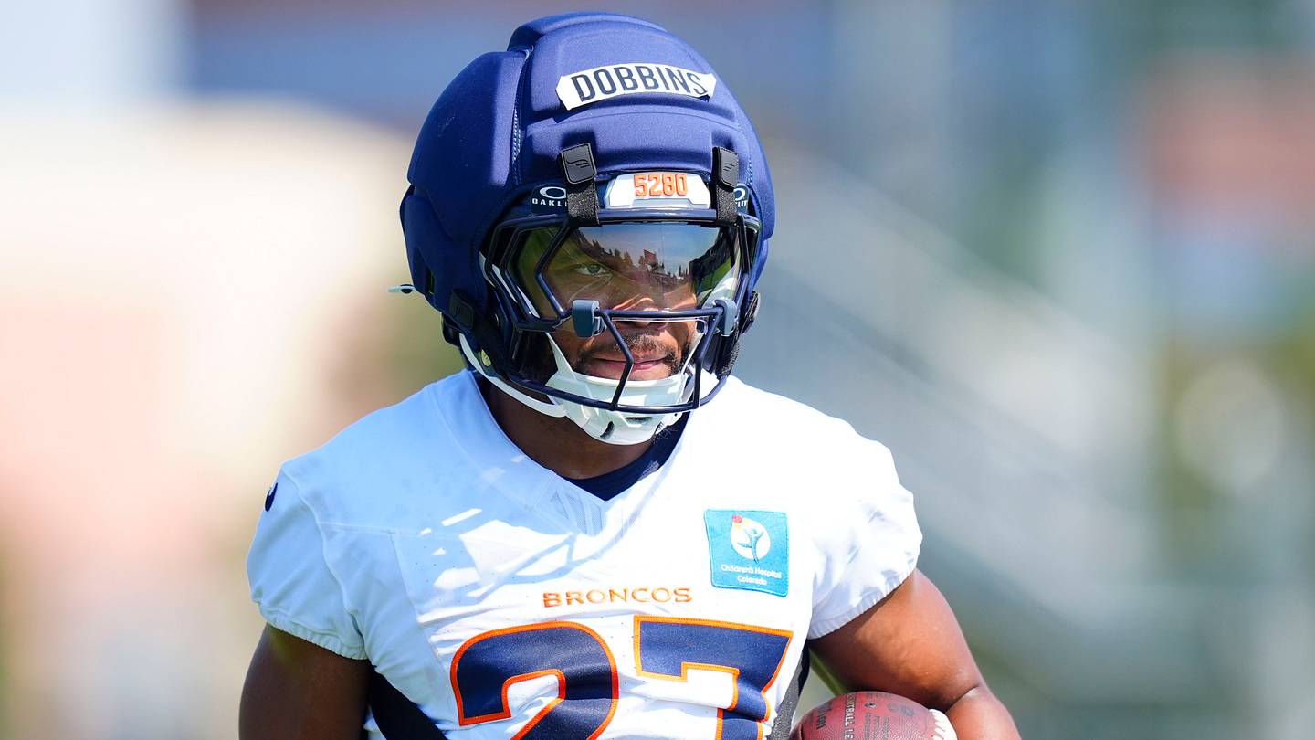 Broncos' J.K. Dobbins leaves practice on Monday with 'soft tissue' injury