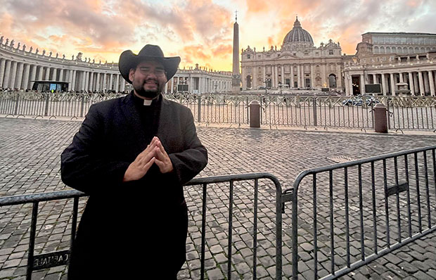 El difunto Padre Treviño, nominado al Premio Lumen Christi
