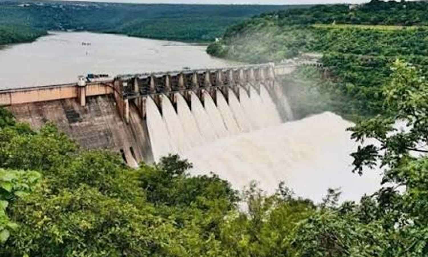 Srisailam reservoir surges towards full capacity