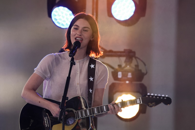 Gracie Abrams’ Red Rocks Show Set To Stream On Apple Music