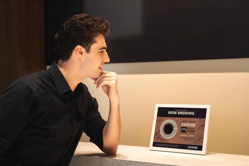 Samsung releases new 13-inch Samsung Color E-Paper