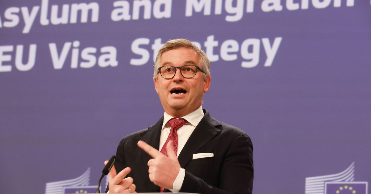 Bruselas ve en la regularización de migrantes en España una opción legal para el mercado laboral