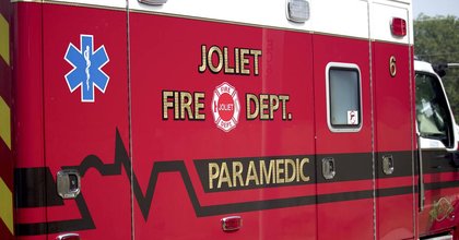 Wilmington man dies, child in serious condition after Joliet semitrailer crash