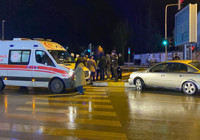 Çorum’da Otomobil Sinyalizasyon Direğine Çarptı