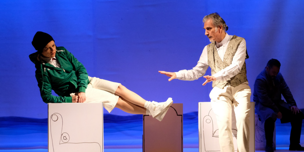 The nameless castaway is every victim. Today the premiere of «KR70M16», a show by the Calabrian La Ruina