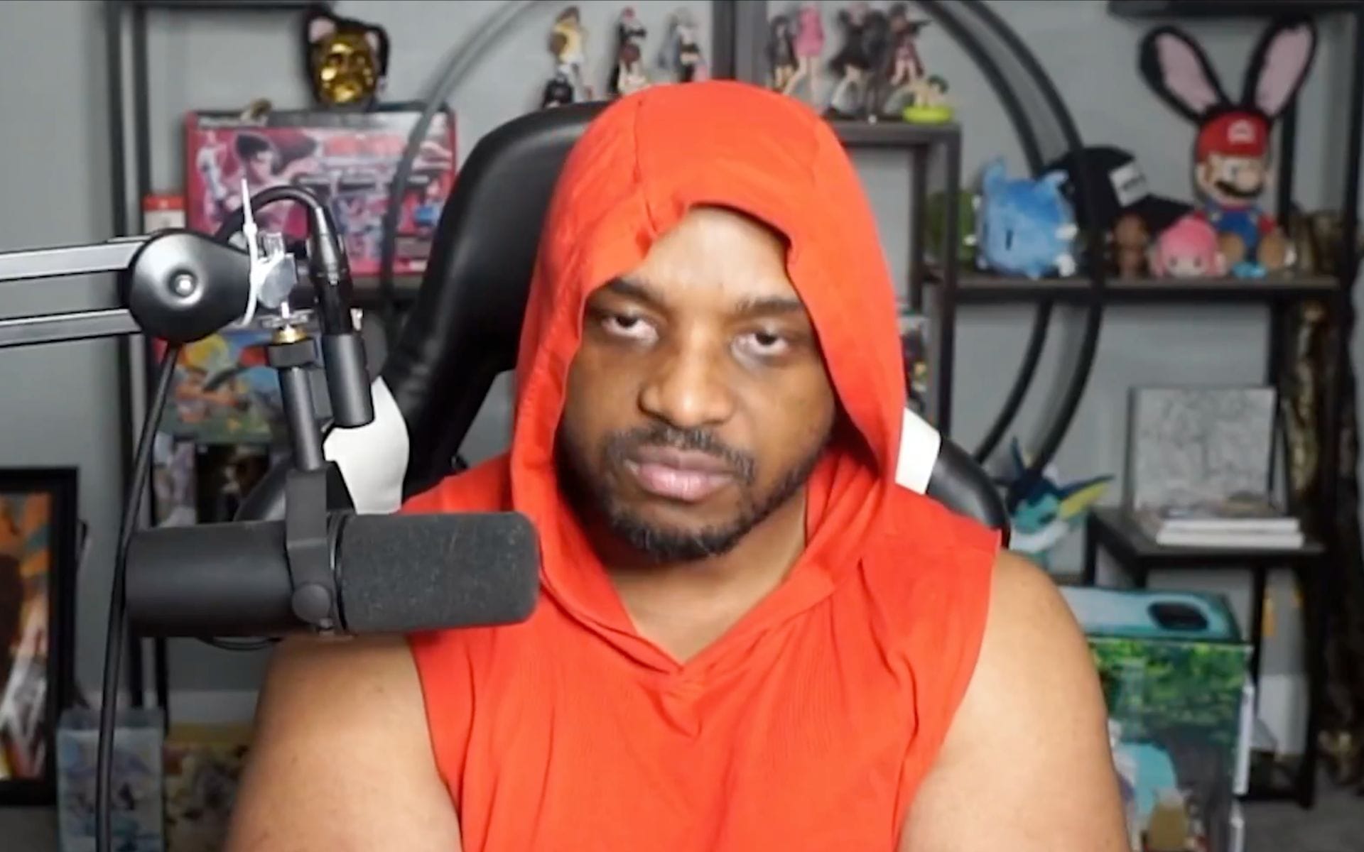 Lacari says he possesses "no illegal material," days after showing link to explicit content on livestream