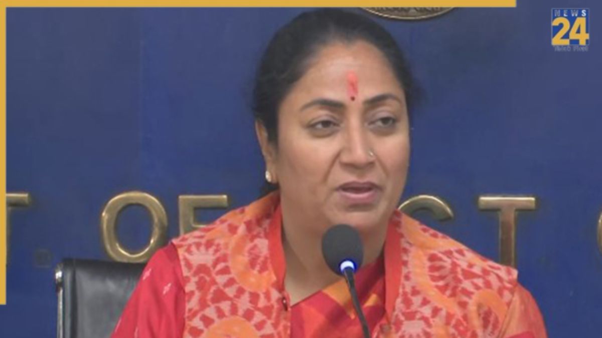 Delhi CM Rekha Gupta visits Mayapuri Pitampura Kanwar camps, enquires facilities available at the camp