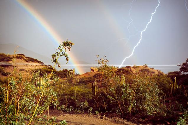 Perfectly Timed Photos - A rainbow and lightning