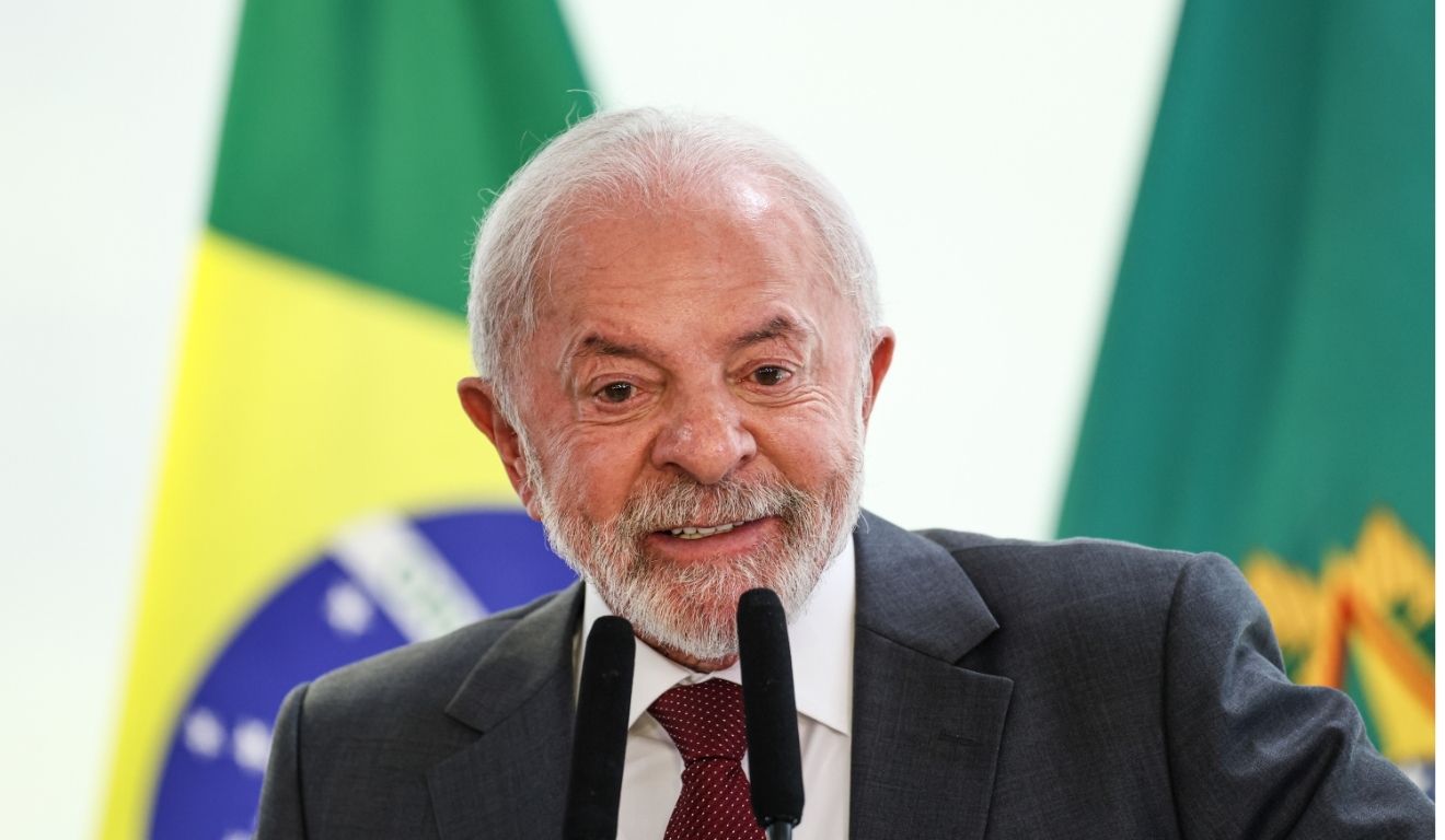 Lula deixa hospital após cirurgia de catarata no olho esquerdo