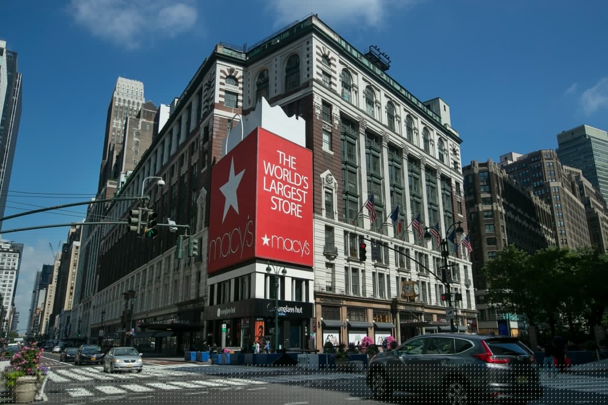 Adiós a la icónica bolsa roja de Macy’s: retiran el histórico anuncio de Herald Square