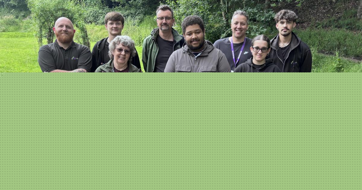 Apprentices build accessible picnic benches for Shaw's Dunwood Park