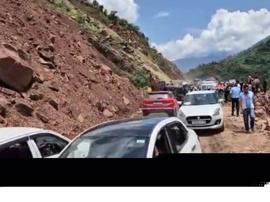 Controlled blasting by NHAI clears massive boulders on Jammu-Srinagar National Highway
