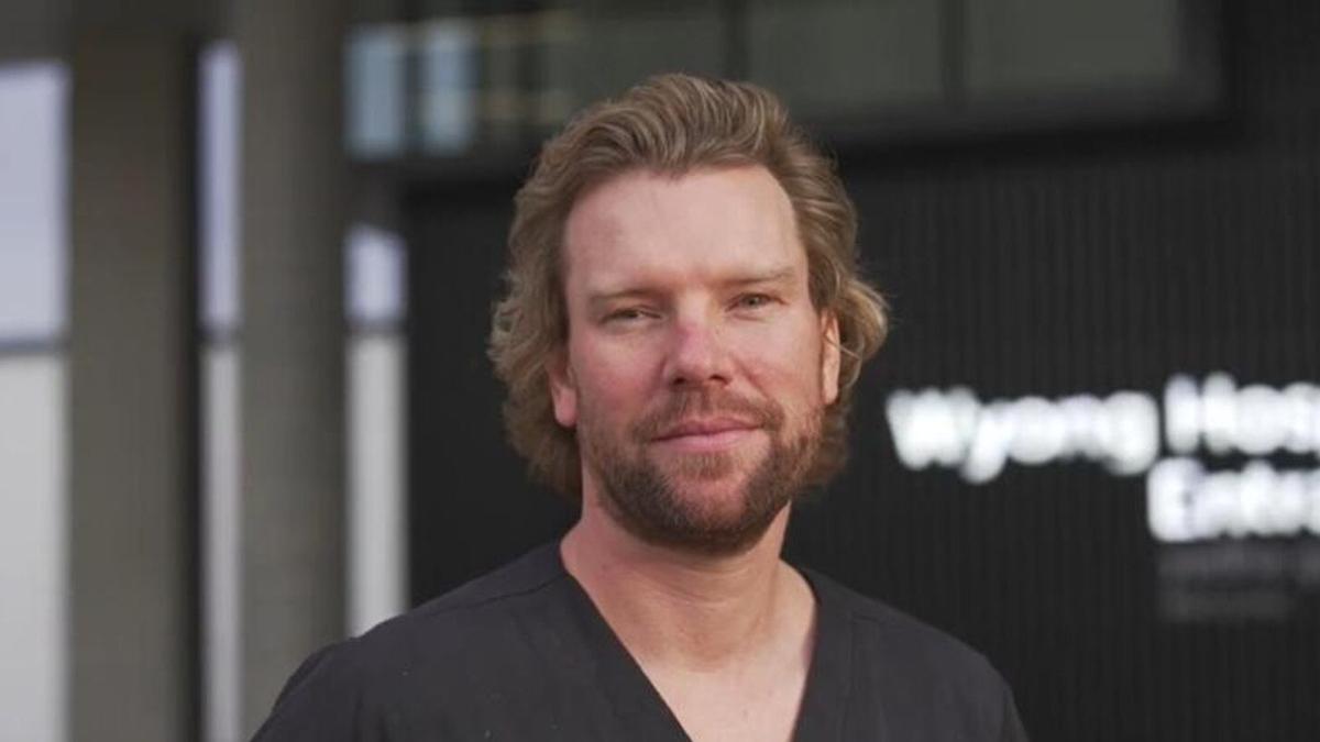 Top doctor slams NSW health system following controversial Chris Minns plea