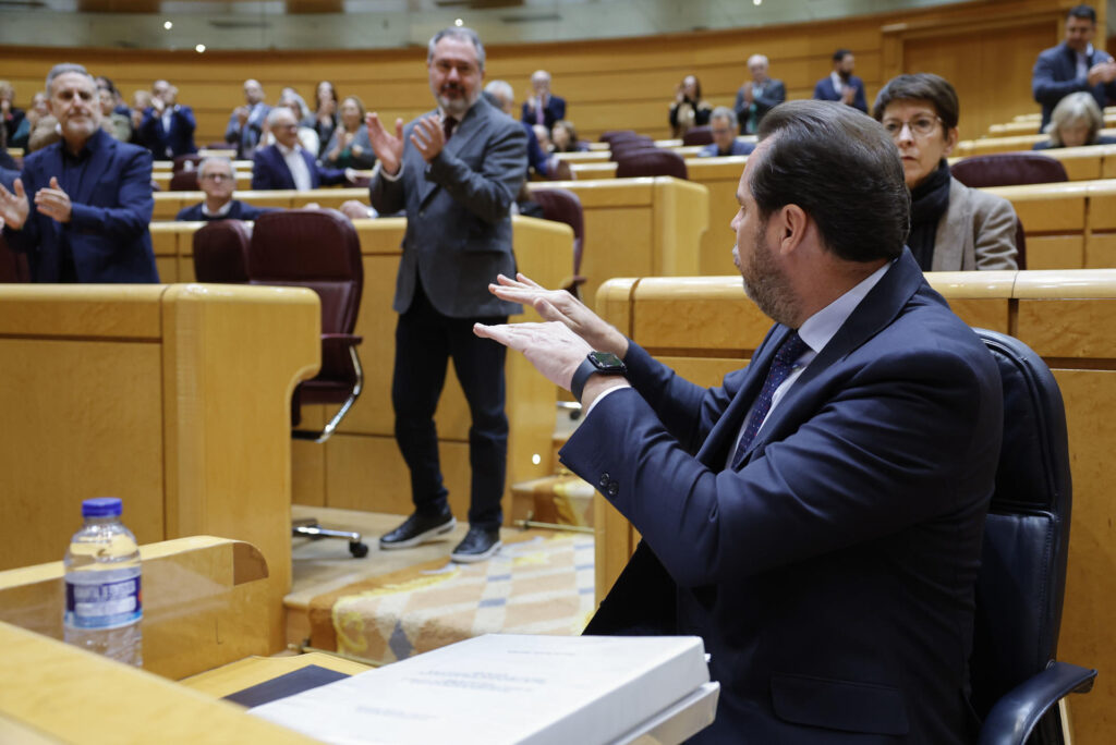 [VÍDEO] Xou al senat: el PP rep el ministre Puente amb crits de dimissió