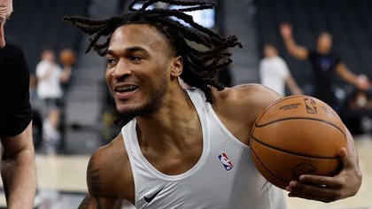 Spurs celebrate gift from the Rockets after opening night flop