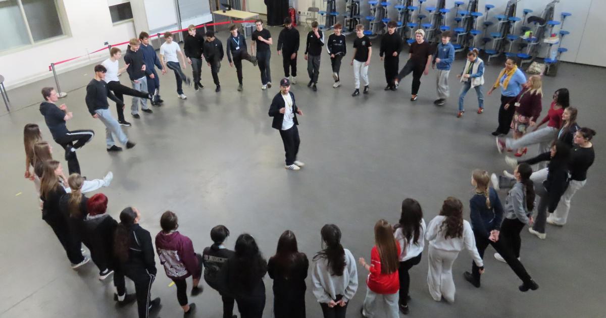 Cherries' Christie encourages students to put phones down in favour of exercise