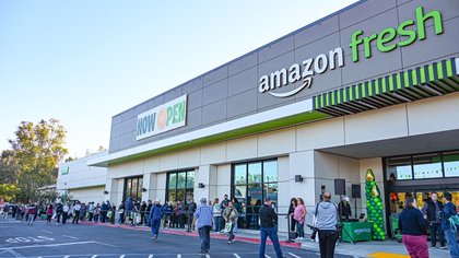 Amazon está cerrando todas las tiendas Amazon Fresh, incluida una en el condado de San Diego. Aquí te explicamos por qué