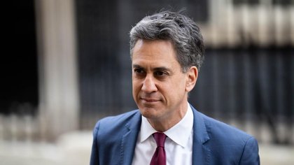 Reform will ‘betray’ young people by waging war on clean energy, Miliband to say