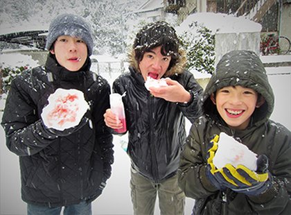 Eating snow cones or snow cream can be a winter delight, if done safely