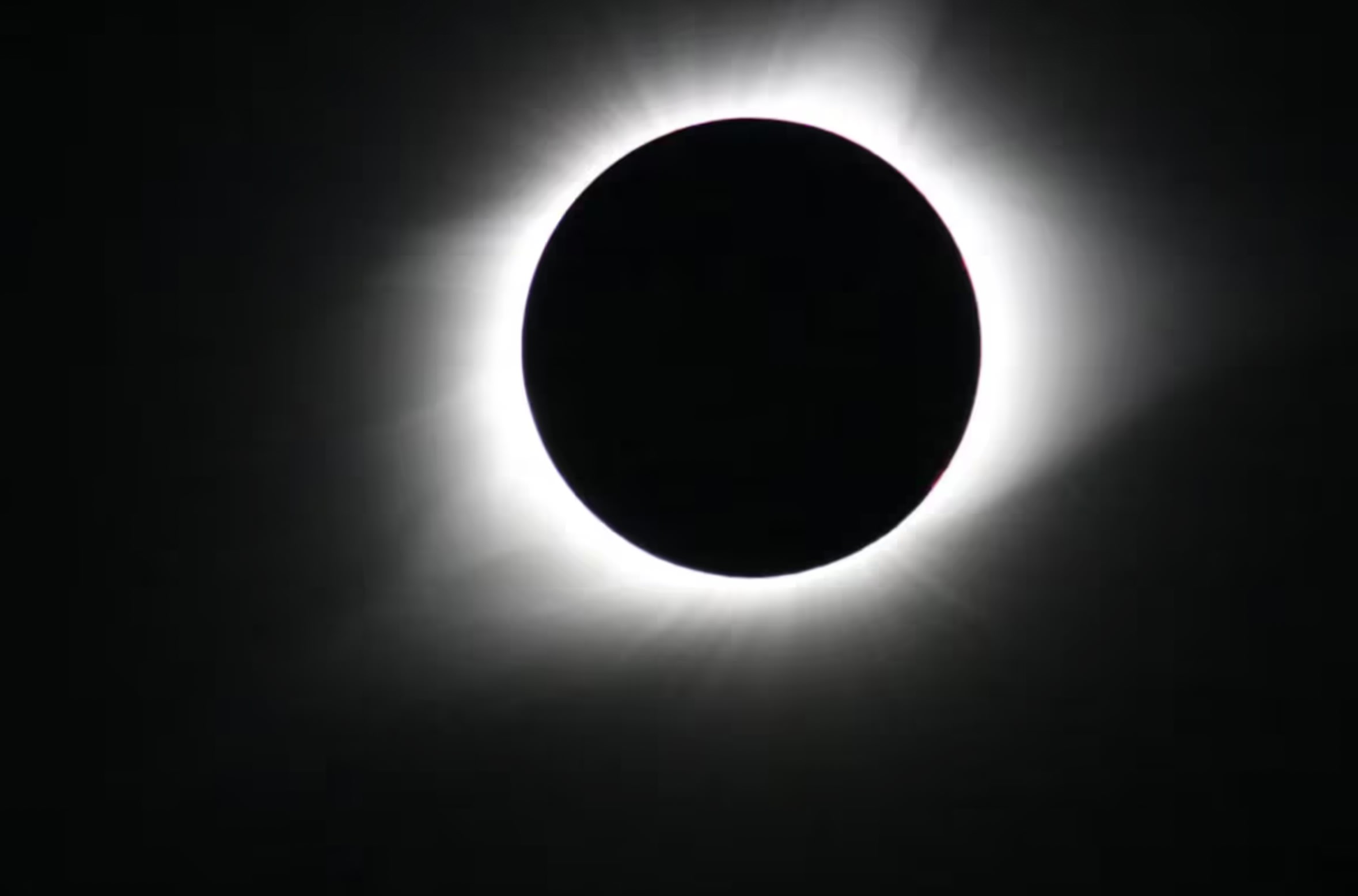 Entenda como o eclipse solar pode impactar a energia elétrica na Europa